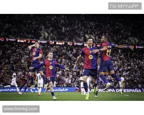 昨晚巴萨与皇马激战成和球迷热议经典对决背后的故事与精彩瞬间